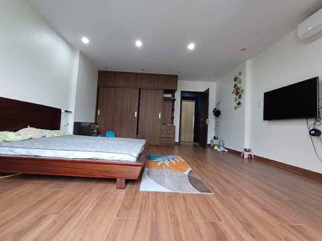 Bán nhà Tân Mai, quận Hoàng Mai 60m 7 tầng nhà mới cực đẹp thang máy, ô tô cất trong nhà, trước nhà