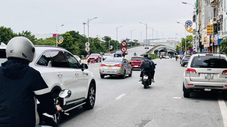 bán nhà Cổ Linh, lô góc, vỉa hè, xe container quay đầu