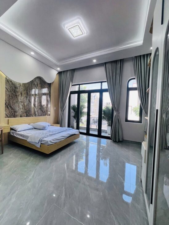 NHÀ ĐẸP 1 TRỆT 1 LỬNG 2 LẦU – SÂN THƯỢNG TRƯỚC SAU – CHIÊU LIÊU – DĨ AN