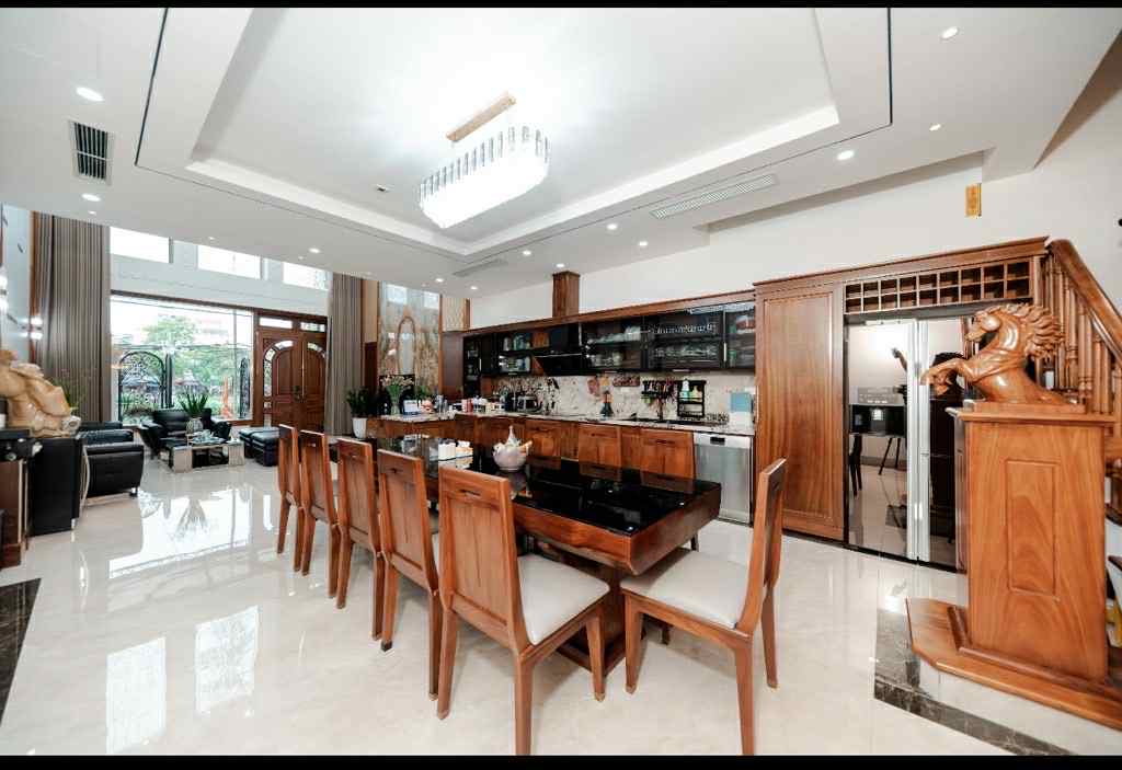 Siêu phẩm mặt hồ Bồ Đề, 100m x 7 tầng, mặt tiền 5.8m, thang máy, gara, kinh doanh, full nội thất