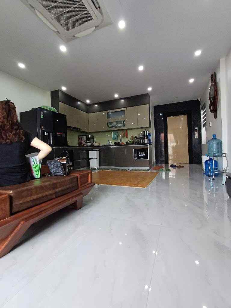 Bán nhà Tân Mai, quận Hoàng Mai 60m 7 tầng nhà mới cực đẹp thang máy, ô tô cất trong nhà, trước nhà