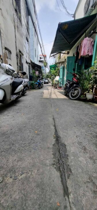 NHÀ NGAY BỐN XÃ GIÁP TÂN PHÚ 43M2 (3.7X12) 2 TẦNG CÒN Ở TỐT, HXH ĐỖ CỬA. BTĐ, BÌNH TÂN.