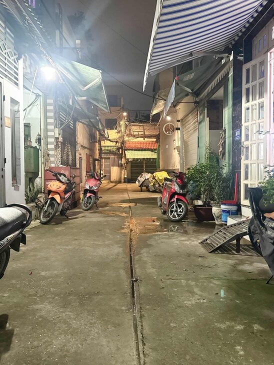 NHÀ 2 TẦNG 41M2(4X10M), GẦN CHỢ LÊ VĂN QUỚI HXH 5M ĐỖ CỬA. BTĐ, BÌNH TÂN. GIÁ RẺ CHỈ 4,35 Tỷ TL.