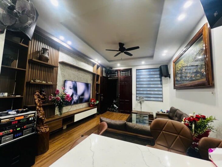 Bán nhà phố Liễu Giai, ô tô chạy vòng quanh, 60m chỉ 29 tỷ, “kinh doanh đỉnh”