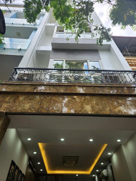 Bán nhà phố Liễu Giai, ô tô chạy vòng quanh, 60m chỉ 29 tỷ, “kinh doanh đỉnh”