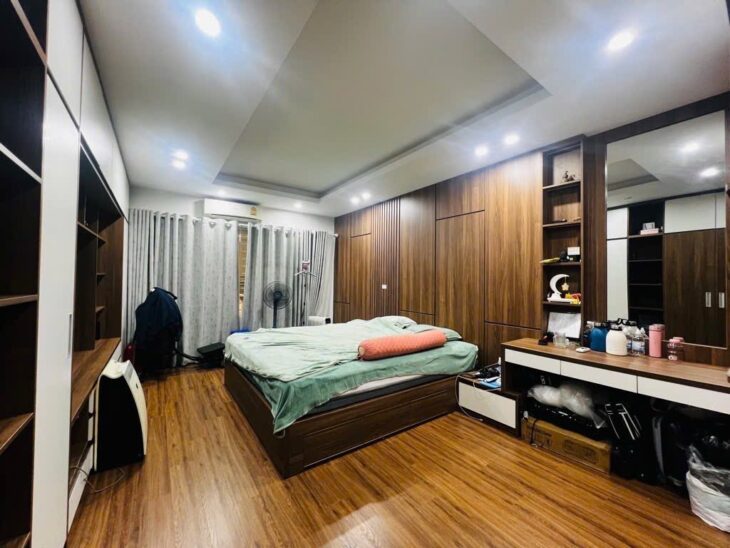 Bán nhà phố Liễu Giai, ô tô chạy vòng quanh, 60m chỉ 29 tỷ, “kinh doanh đỉnh”