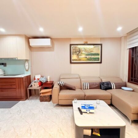 Bán nhà Lạc Long Quân DT40m2, 5 tầng, mặt tiền 4m, 3 P. ngủ, gần ôtô, tiện ích bạt ngàn