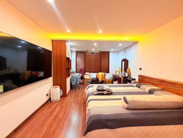 Bán nhà Lạc Long Quân DT40m2, 5 tầng, mặt tiền 4m, 3 P. ngủ, gần ôtô, tiện ích bạt ngàn