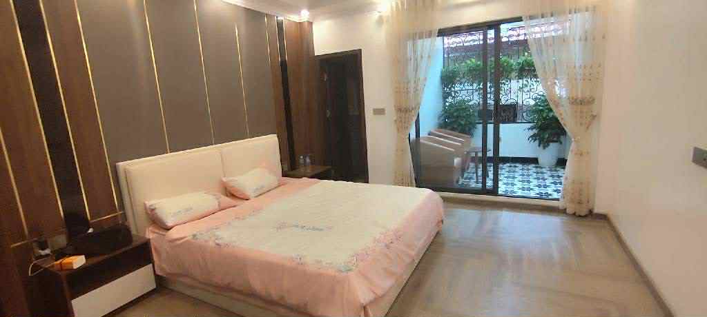 bán nhà mặt phố Ngô Gia Tự, vỉa hè đá bóng, gần BigC Long Biên, kinh doanh ngày đêm