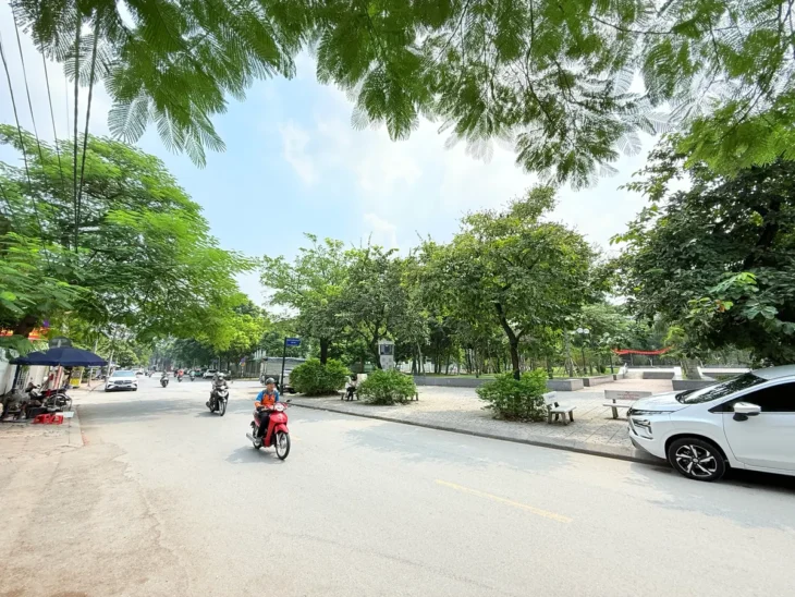 NHÀ DÂN XÂY NGÕ THÔNG Bồ Đề 53 m2 X 4 Tầng 13.5 Tỷ Long Biên Hà Nội.