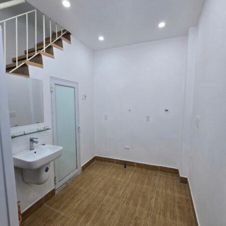 Bán nhà SĐCC Khâm Thiên. Nhà còn mới ở ngay, Giá đầu tư 2.4 tỷ