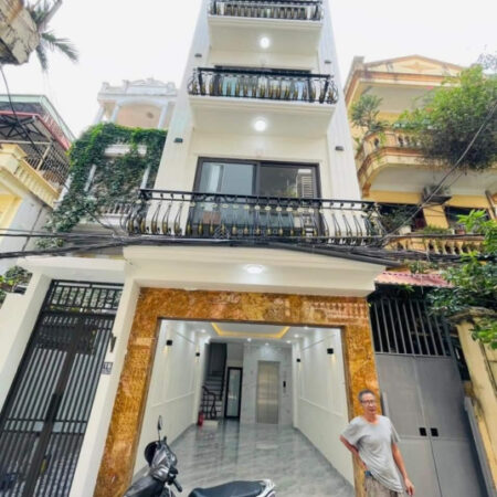 Nhà Nguyễn Khánh Toàn – Gần Bờ Sông Tô Lịch 35m2 x 6T x 7.5 tỷ Hàng Sắp Tuyệt chủng.