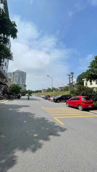 bán nhà Ngọc Thuỵ, 100m x 5 tầng, mặt tiền 5m, ngõ thông, ôtô đỗ cửa