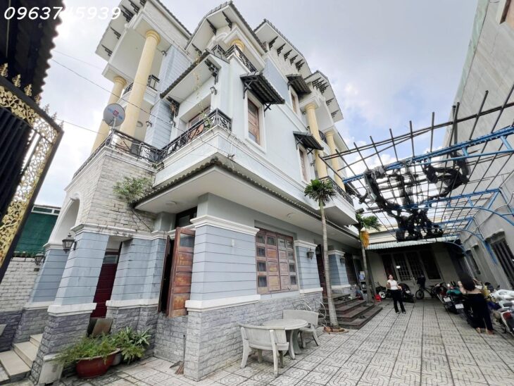 Biệt Thự Đã Hoàn Công 242m2, Ngang 12m, 3 Tầng, Dĩ An, Giá 8.2 Tỷ