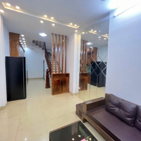 BÁN NHÀ NGỌC LÂM, LONG BIÊN – 33M², 5 TẦNG, 8.5 TỶ – Ô TÔ ĐỖ CỔNG