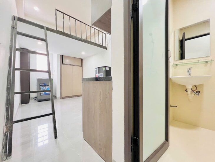 Bán toà căn hộ dịch vụ phố Khương Đình 90m 24 phòng khép kín thẳng tắp 15m ô tô tránh