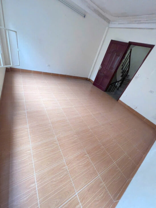 Cho thuê nhà nguyên căn phố HÀO NAM – 30m ra mặt phố 5 tầng 3 Phòng ngủ rộng, 1 phòng nhỏ – 4wc –