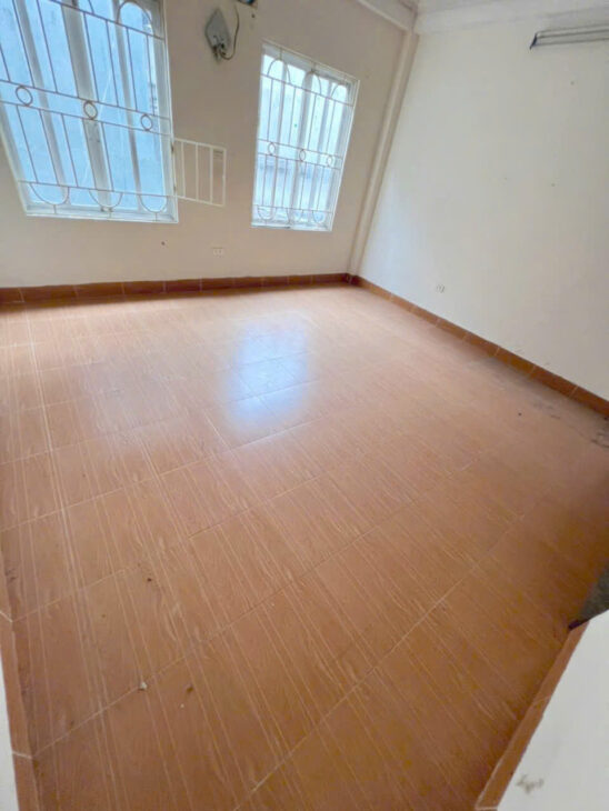 Cho thuê nhà nguyên căn phố HÀO NAM – 30m ra mặt phố 5 tầng 3 Phòng ngủ rộng, 1 phòng nhỏ – 4wc –