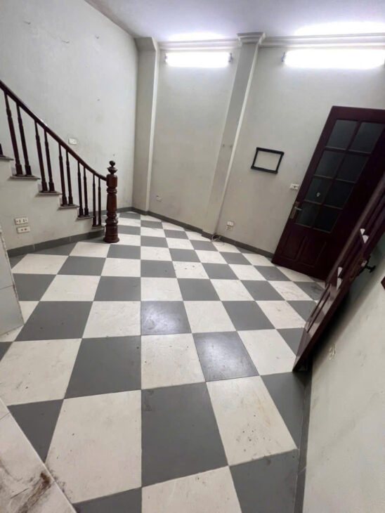 Cho thuê nhà nguyên căn phố HÀO NAM – 30m ra mặt phố 5 tầng 3 Phòng ngủ rộng, 1 phòng nhỏ – 4wc –