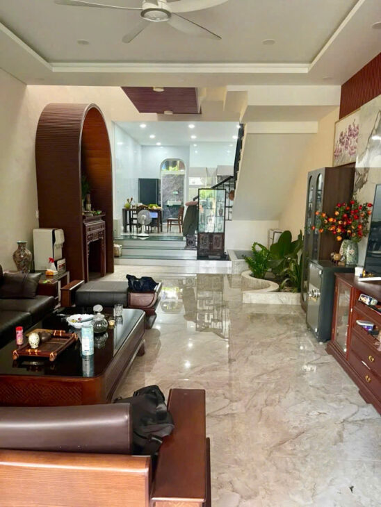 Bán gấp nhà đẹp Hòa Xuân đối diện công viên xanh mát