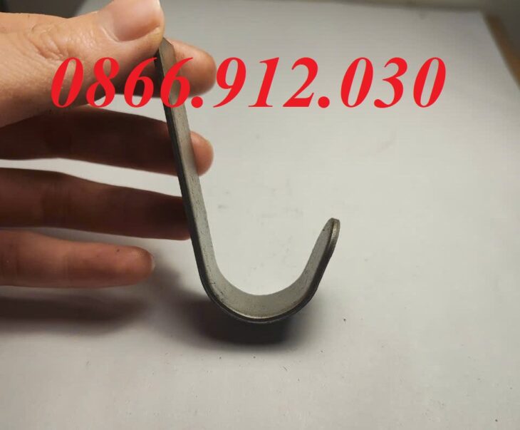 Tại sao nên sử dụng móc treo cặp học sinh trong thiết kế bàn học sinh