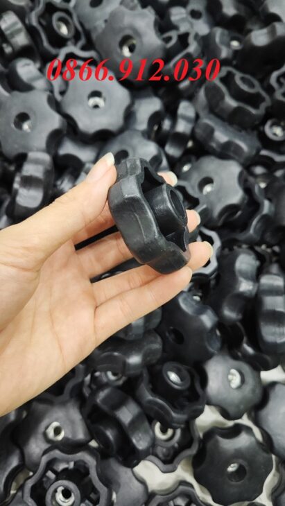 Ứng dụng đa dạng của núm vặn ren trong M8 trong đời sống và công nghiệp