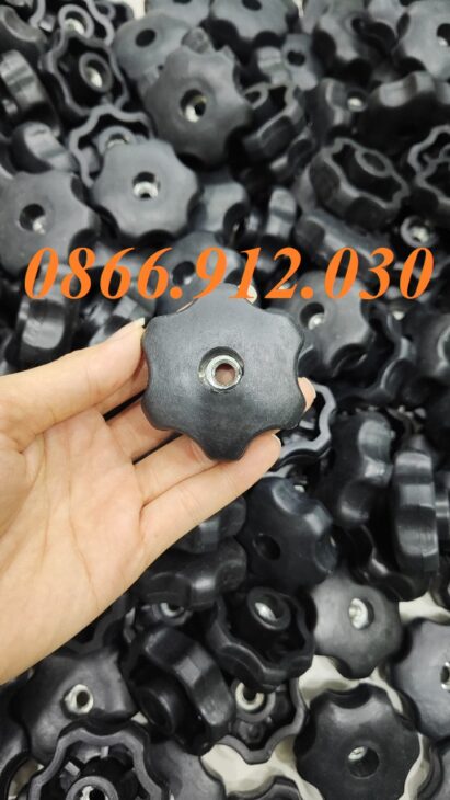 Ứng dụng đa dạng của núm vặn ren trong M8 trong đời sống và công nghiệp