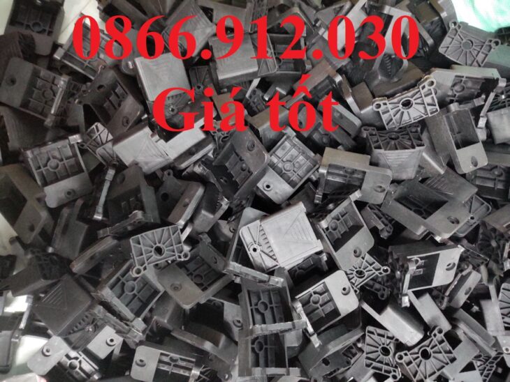 Ứng dụng của chân tăng đưa bàn gỗ công nghiệp trong nội thất hiện đại