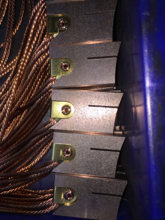 Cảm nhận sự khác biệt với chổi than công nghiệp tiên tiến nhất của chúng tôi.