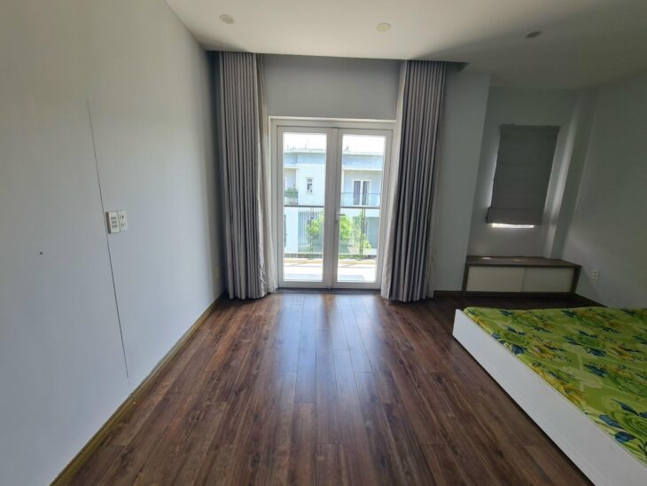 Cho thuê nhà Mega Village Khang Điền, DT 75m2, 3 tầng, 3 phòng ngủ, nội thất đầy đủ