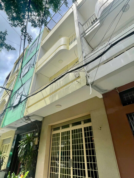 Căn duy nhất gần Dương Quảng Hàm 2 tầng, 5x19m, hẻm 4m, gần khu ăn uống giá 7.8 tỷ, ở ngay