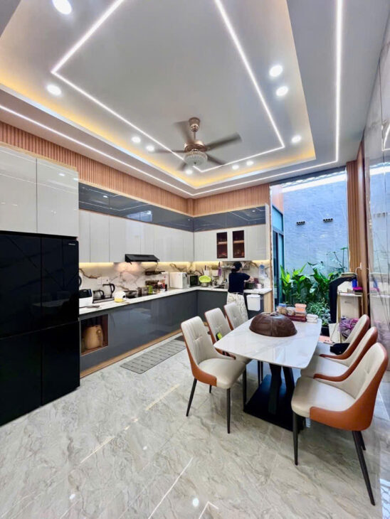 Nhà xinh 3 tầng 4PN hẻm xe hơi Thạnh Lộc Q12, 60m2 sổ hồng riêng, giá chỉ 5.6 tỷ – An cư lạc