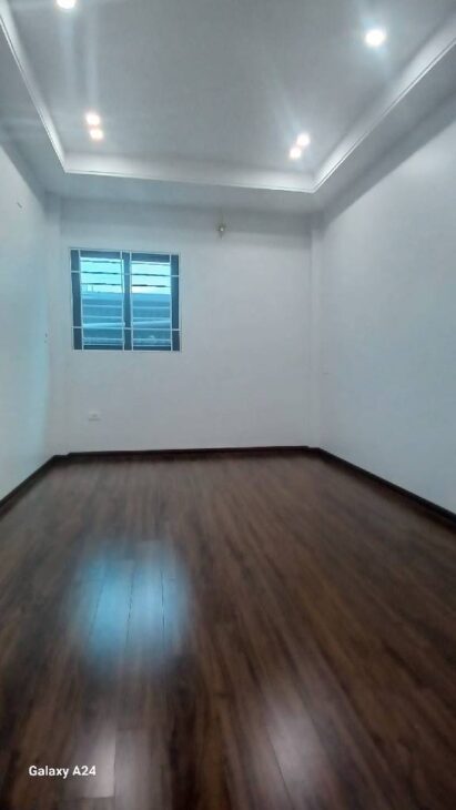 LẠC LONG QUÂN 52M x6 TẦNG THANG MÁY-18,5 TỶ-PHÂN LÔ,Ô TÔ VÀO NHÀ ,2 THOÁNG,NỞ HẬU