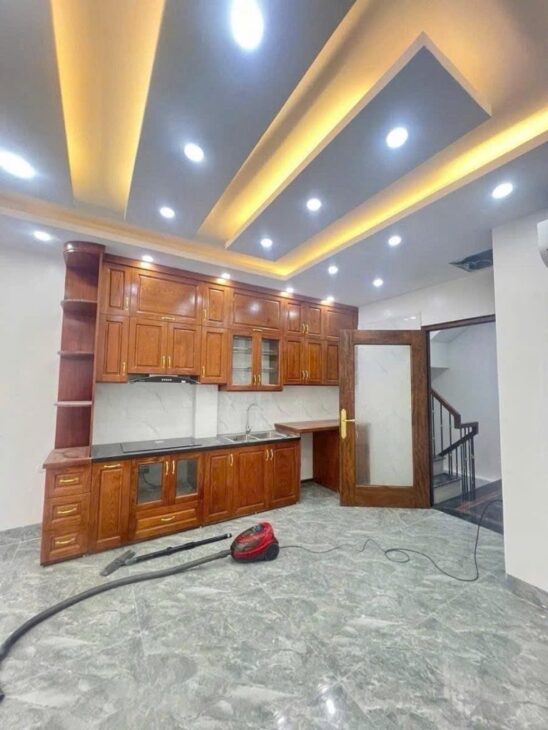 HOÀNG QUỐC VIỆT 30M x6 TẦNG,THANG MÁY 19,8 TỶ,PHÂN LÔ,Ô TÔ QUA NHÀ,NGÕ THÔNG,KINH DOANH,GẦN PHỐ