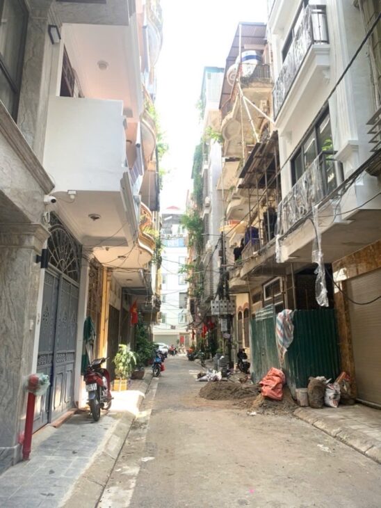 HOÀNG QUỐC VIỆT 30M x6 TẦNG,THANG MÁY 19,8 TỶ,PHÂN LÔ,Ô TÔ QUA NHÀ,NGÕ THÔNG,KINH DOANH,GẦN PHỐ