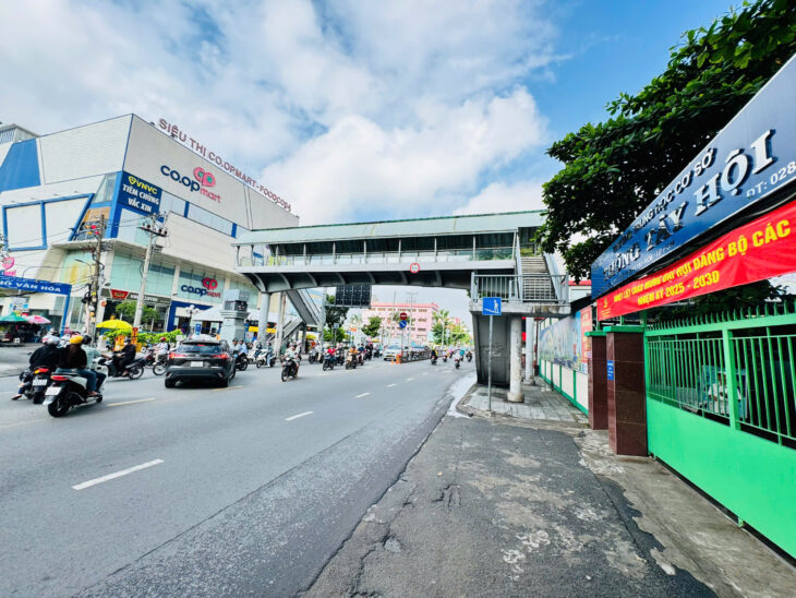 Cần bán gấp 1 căn mini House 5 Tầng trên đường Quang Trung, đối diện Coopmart, Gía chỉ 4 tỷ 950.