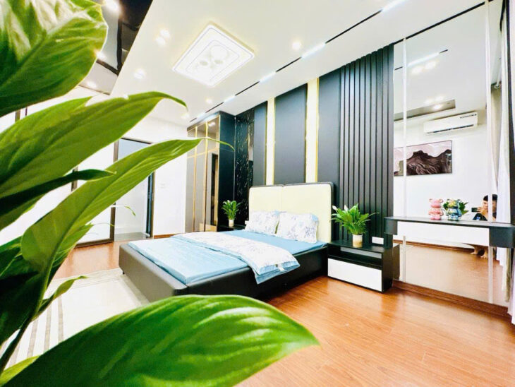 Khương Trung cần bán nhà 35m 3 phòng ngủ tặng full nội thất, 02 thoáng cách ô tô 5m
