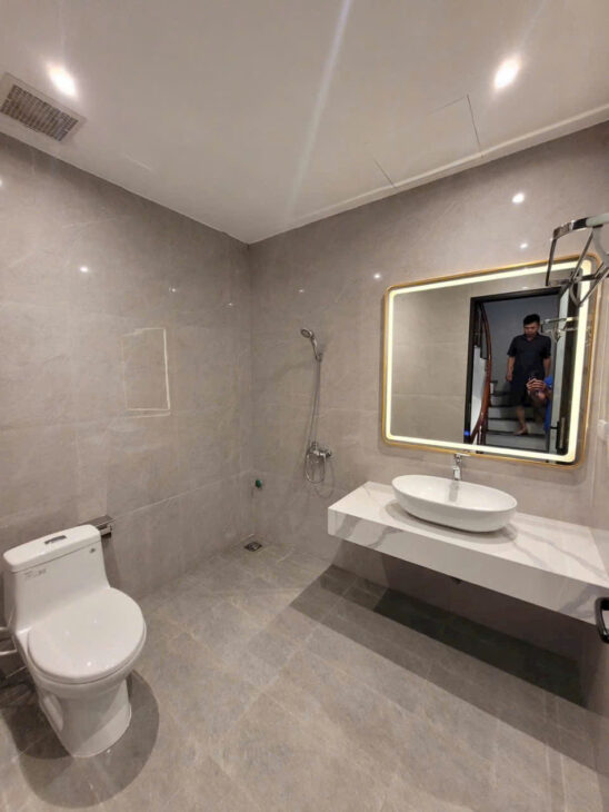 Bán nhà liền kề Thanh Am – Việt Hưng 33m² xây mới 5 tầng, lô góc, giá chỉ 5,3 tỷ