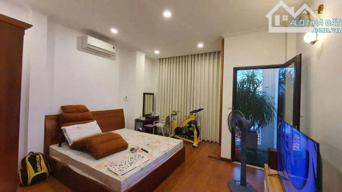 Bán nhà 3 tầng Hẻm xe hơi Trần Hưng Đạo, Quận 1, DT 52m2 ngang 4m4, giá 19 tỷ TL