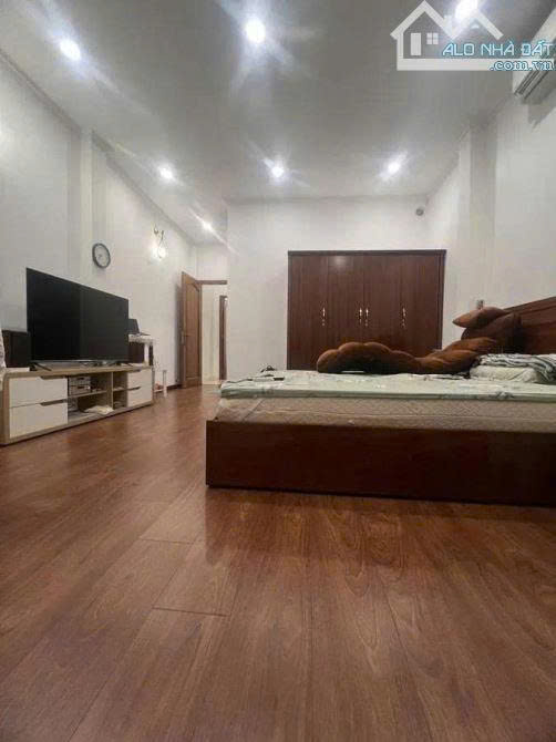 Bán nhà 3 tầng Hẻm xe hơi Trần Hưng Đạo, Quận 1, DT 52m2 ngang 4m4, giá 19 tỷ TL