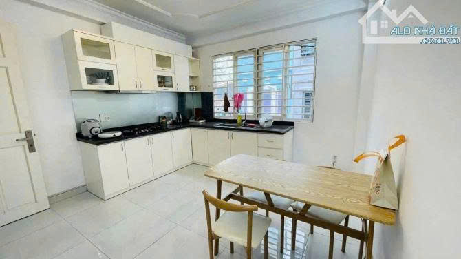 CHDV 7 TẦNG THANG MÁY MT ĐƯỜNG TRUNG TÂM QUẬN 3 – DÒNG TIỀN 40 TRIỆU/THÁNG – GIÁ 23,5 TỶ