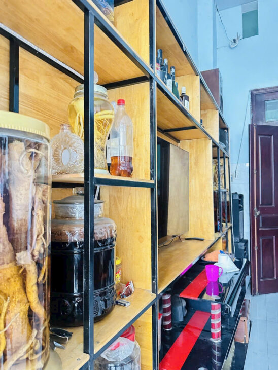 NHÀ 1 TRỆT 1 LỬNG MẶT TIỀN ĐƯỜNG THÔNG PHAN ĐĂNG LƯU DĨ AN, ĐỐI DIỆN TRƯỜNG MẦM NON, SÂN Ô TÔ DÀI.