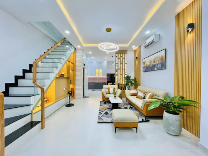 Căn duy nhất gần Dương Quảng Hàm 2 tầng, 5x19m, hẻm 4m, gần khu ăn uống giá 7.8 tỷ, ở ngay