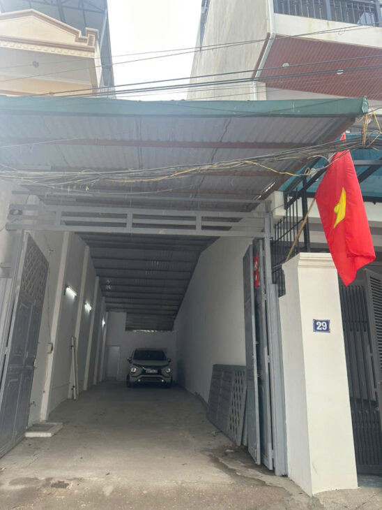 bán nhà xưởng, trước nhà 2 oto tránh nhau, xe to đỗ trong nhà tránh xe máy, nhà mặt tiền rộng, sổ
