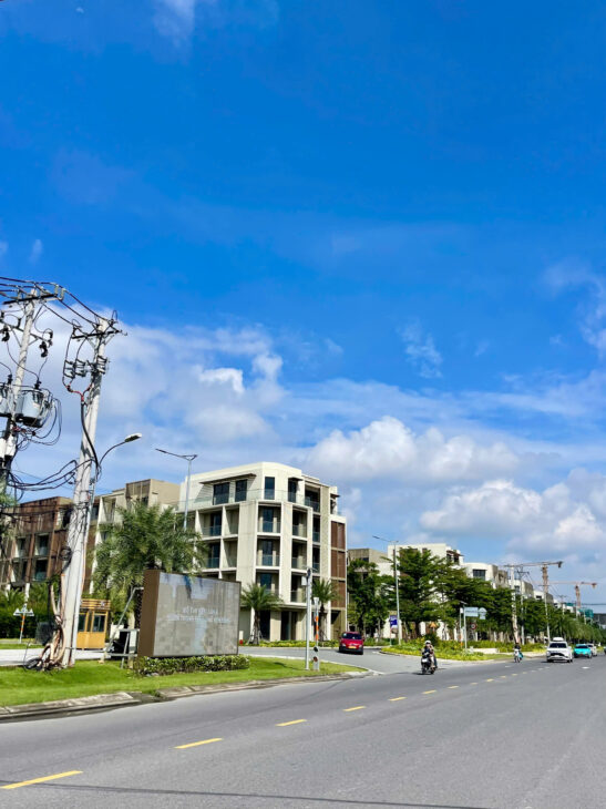 Nhà ngang 5m, hẻm 1 xẹt sát Đỗ Xuân Hợp, Phước Long B (Q9 cũ), 3 tầng kiên cố, giá chỉ 5 tỷ.