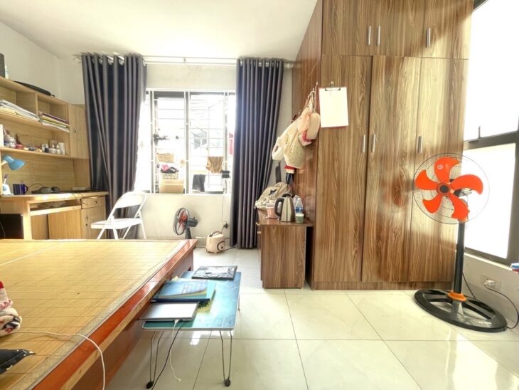 HOÀNG QUỐC VIỆT 18M x5 TẦNG CHỈ 4,250 TỶ NGÕ THÔNG,LÔ GÓC,Ô TÔ QUA NHÀ,DÂN XÂY,30M RA PHỐ