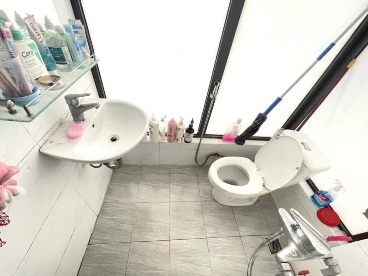 HOÀNG QUỐC VIỆT 18M x5 TẦNG CHỈ 4,250 TỶ NGÕ THÔNG,LÔ GÓC,Ô TÔ QUA NHÀ,DÂN XÂY,30M RA PHỐ