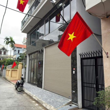 Nhà mới ở luôn 5 Tầng full nội thất -Ô tô đỗ cổng – Ngõ thông Kẻ Tạnh, Long Biên – Giá 6.5 tỷ.