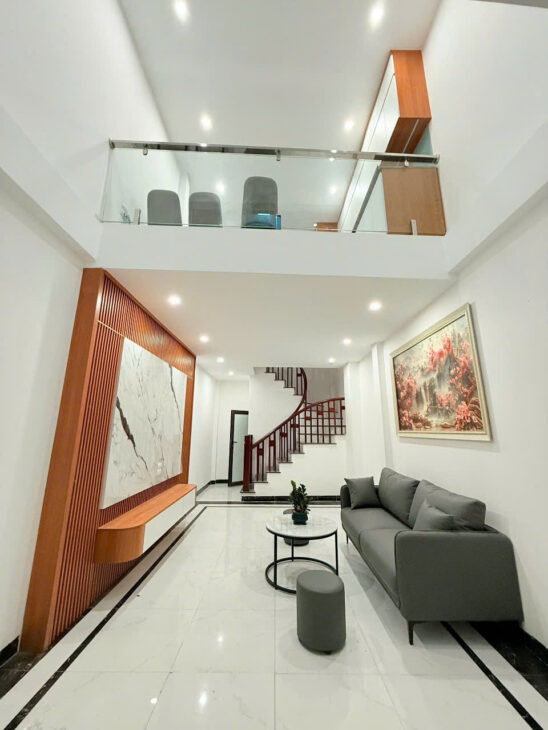 Nhà mới ở luôn 5 Tầng full nội thất -Ô tô đỗ cổng – Ngõ thông Kẻ Tạnh, Long Biên – Giá 6.5 tỷ.