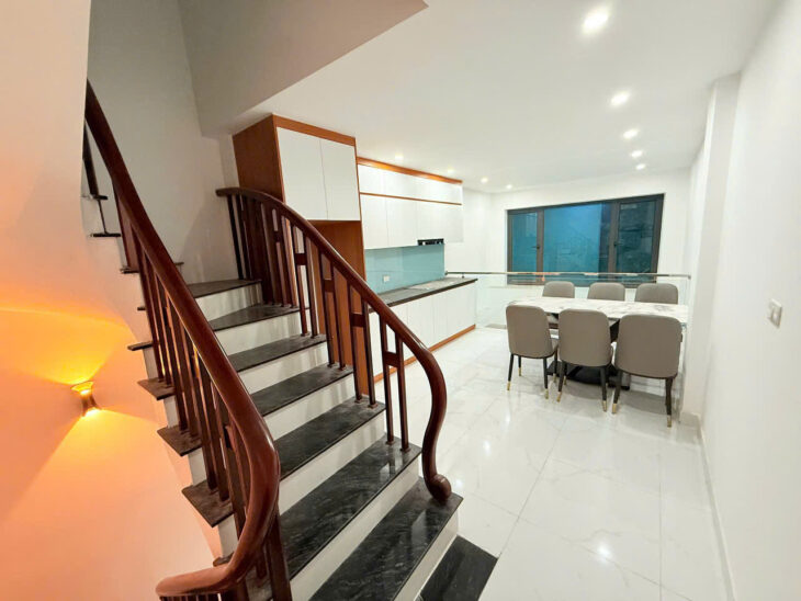 Nhà mới ở luôn 5 Tầng full nội thất -Ô tô đỗ cổng – Ngõ thông Kẻ Tạnh, Long Biên – Giá 6.5 tỷ.